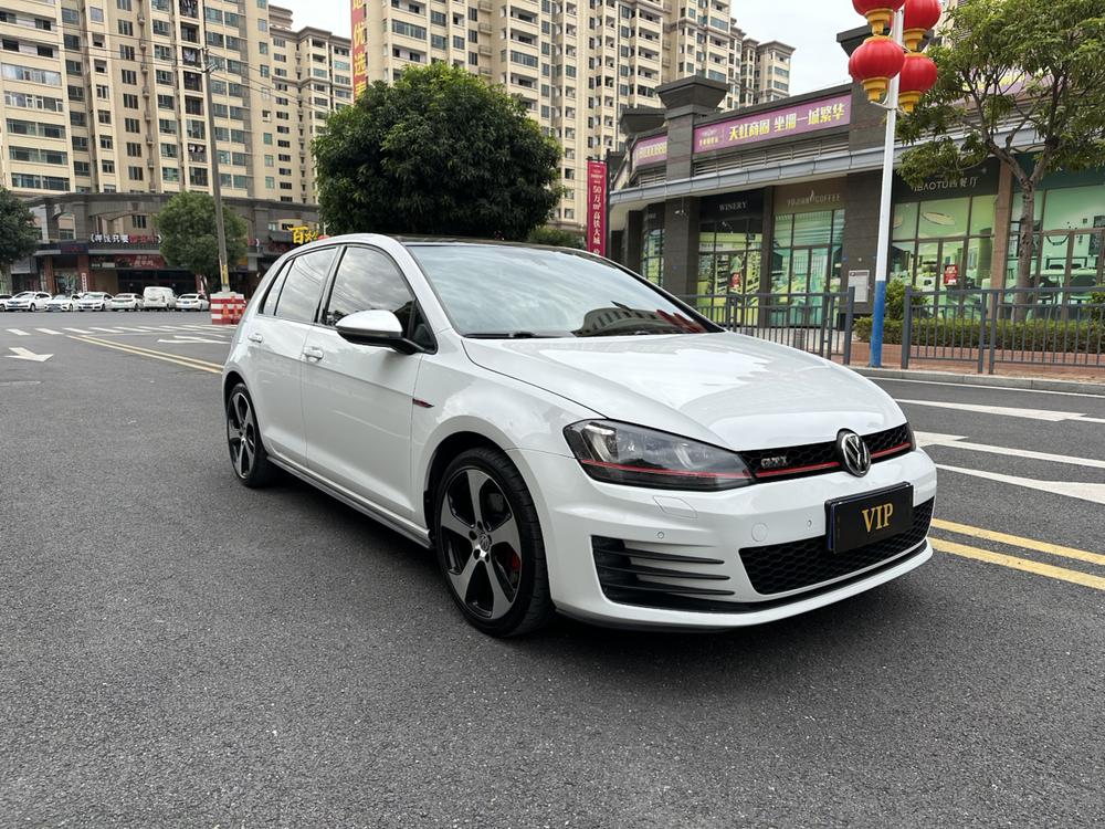 Volkswagen Golf GTI