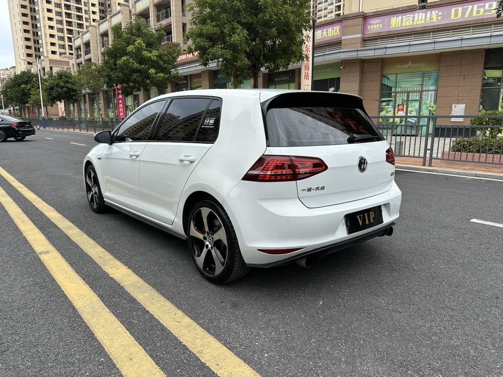 Volkswagen Golf GTI