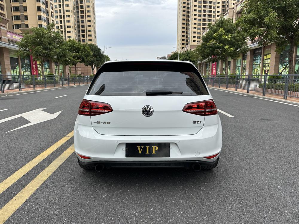 Volkswagen Golf GTI