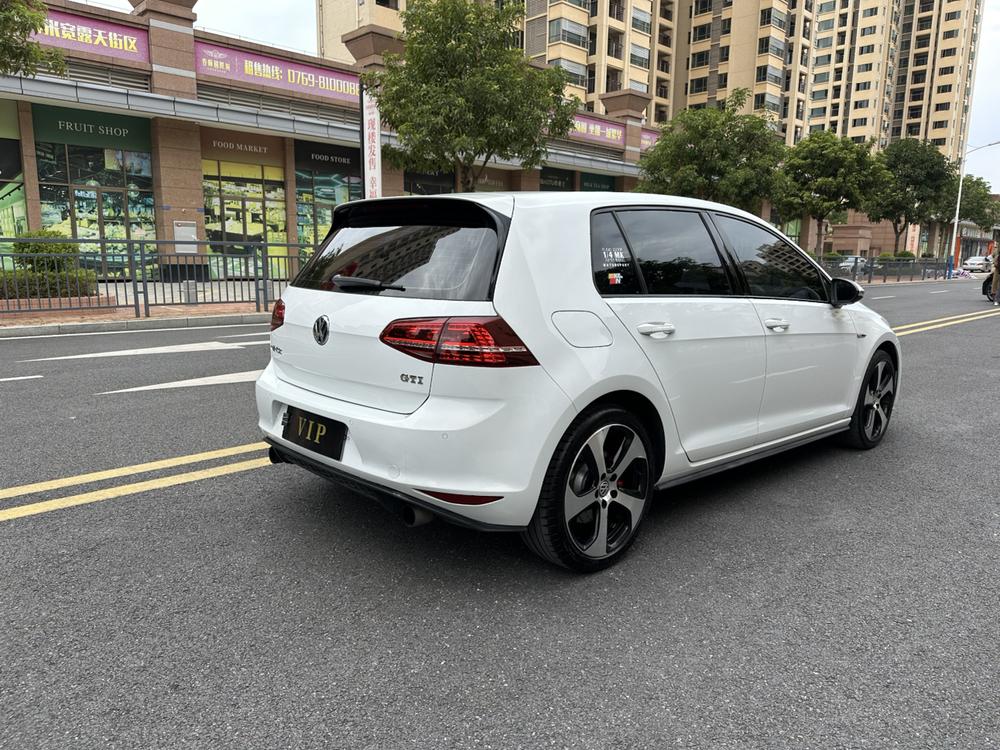 Volkswagen Golf GTI