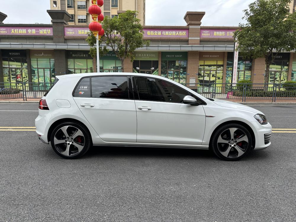 Volkswagen Golf GTI