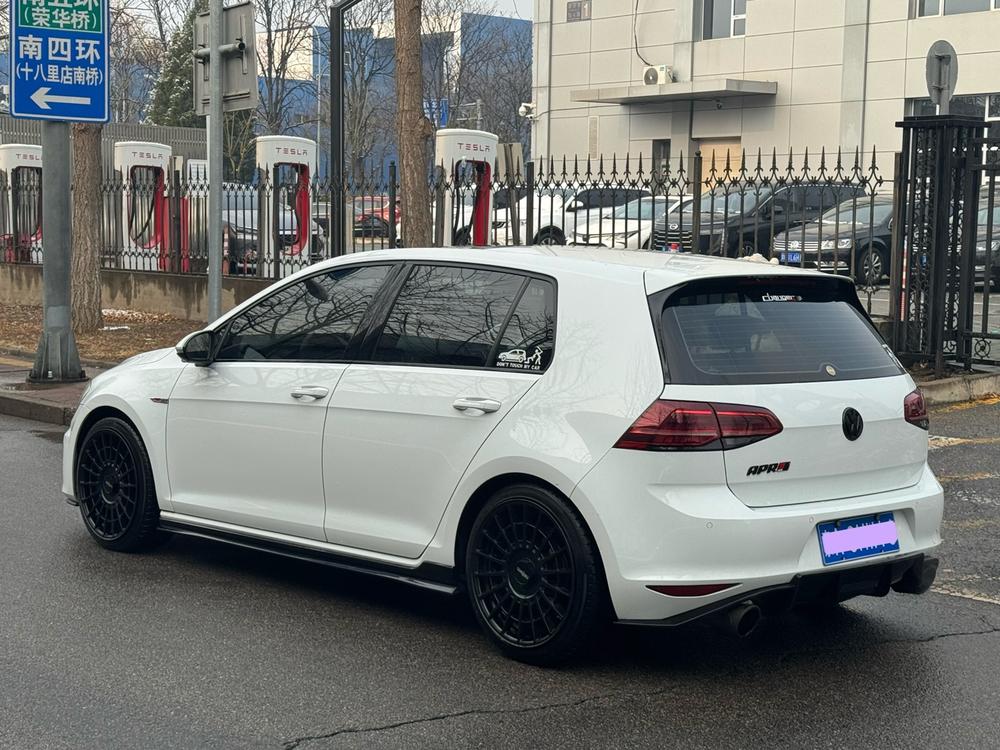 Volkswagen Golf GTI