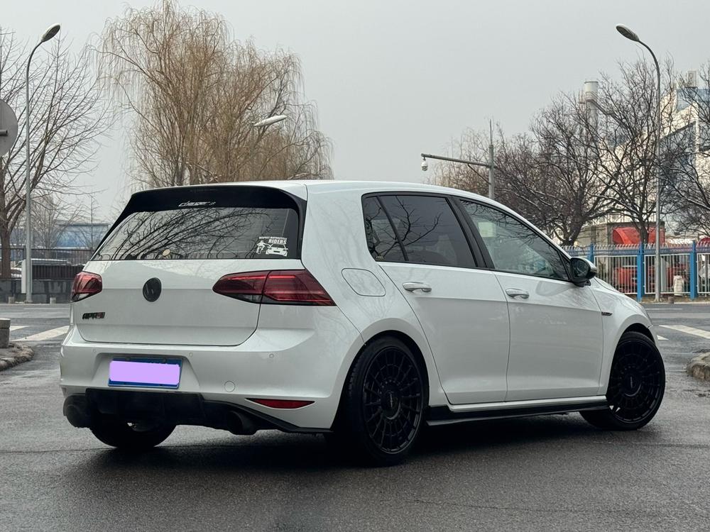 Volkswagen Golf GTI