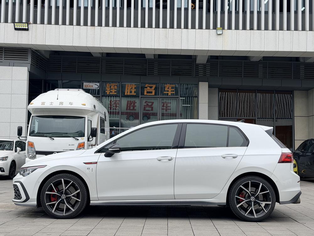 Volkswagen Golf GTI