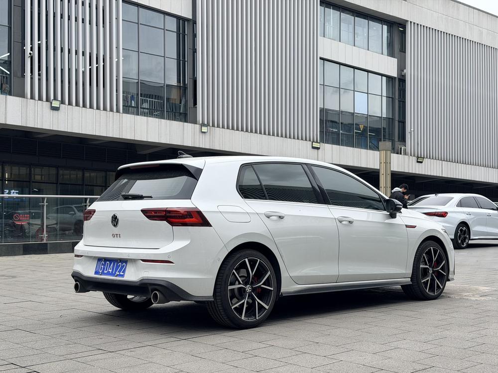 Volkswagen Golf GTI