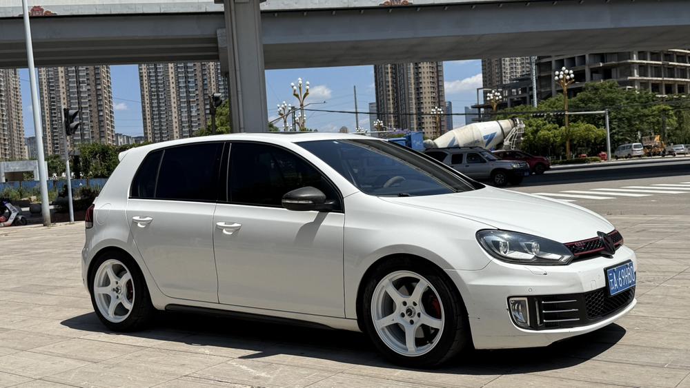 Volkswagen Golf GTI