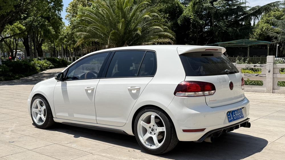 Volkswagen Golf GTI