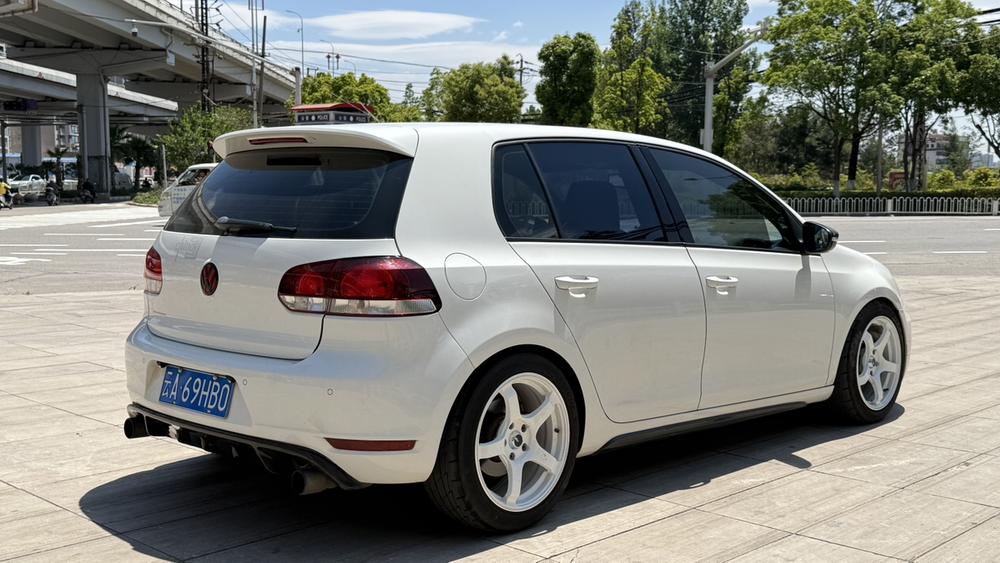 Volkswagen Golf GTI