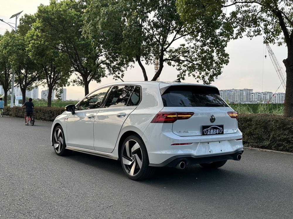 Volkswagen Golf GTI