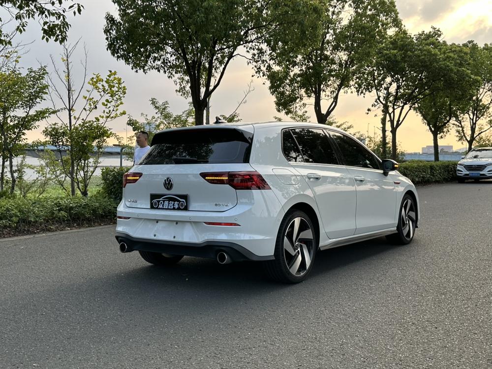 Volkswagen Golf GTI