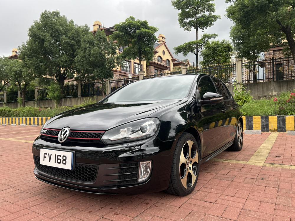 Volkswagen Golf GTI