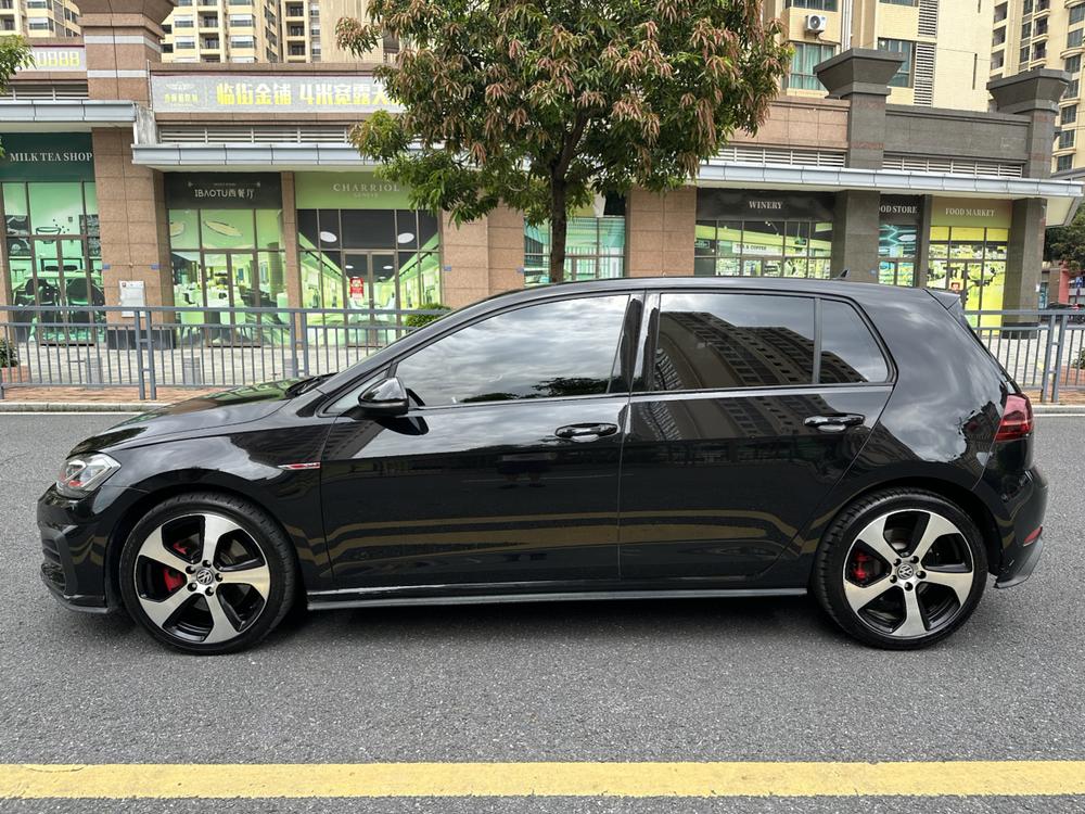Volkswagen Golf GTI