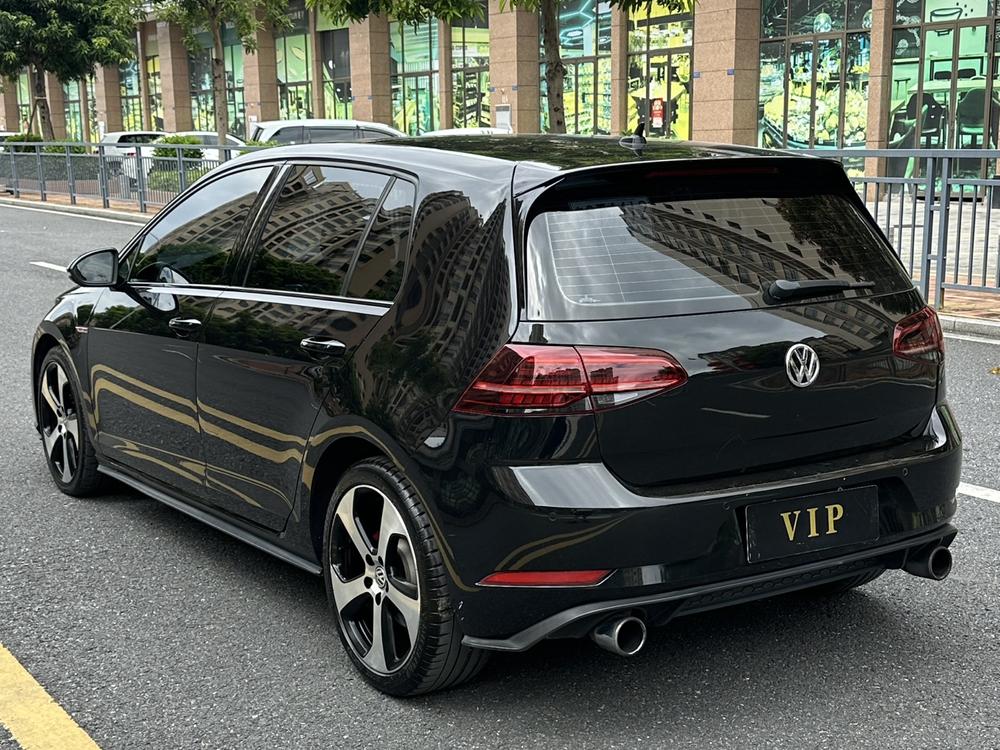 Volkswagen Golf GTI