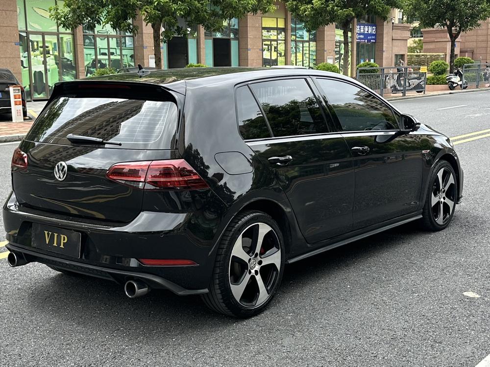 Volkswagen Golf GTI
