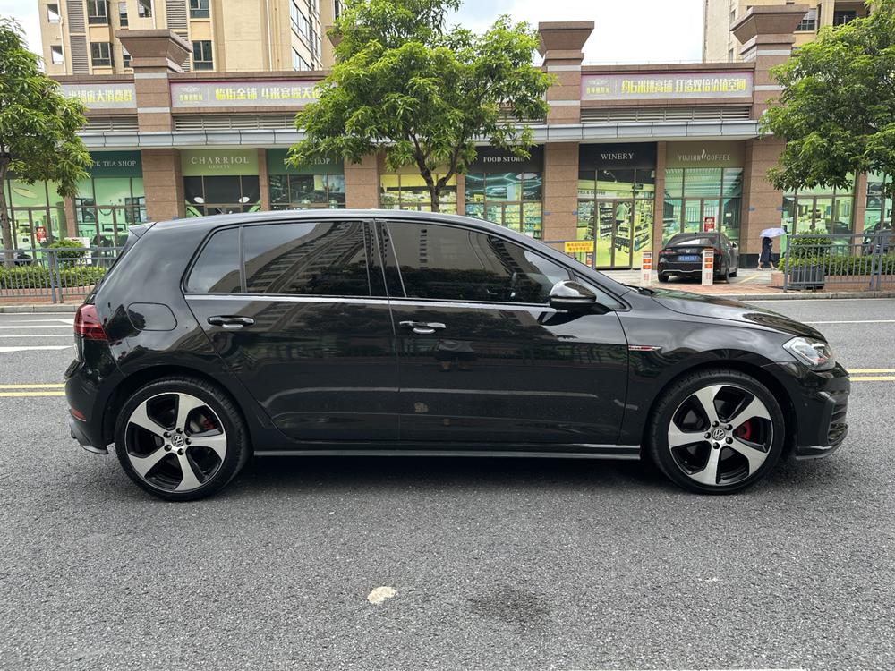 Volkswagen Golf GTI
