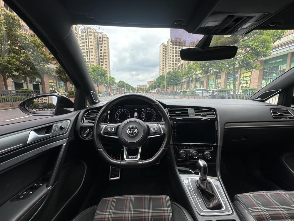 Volkswagen Golf GTI