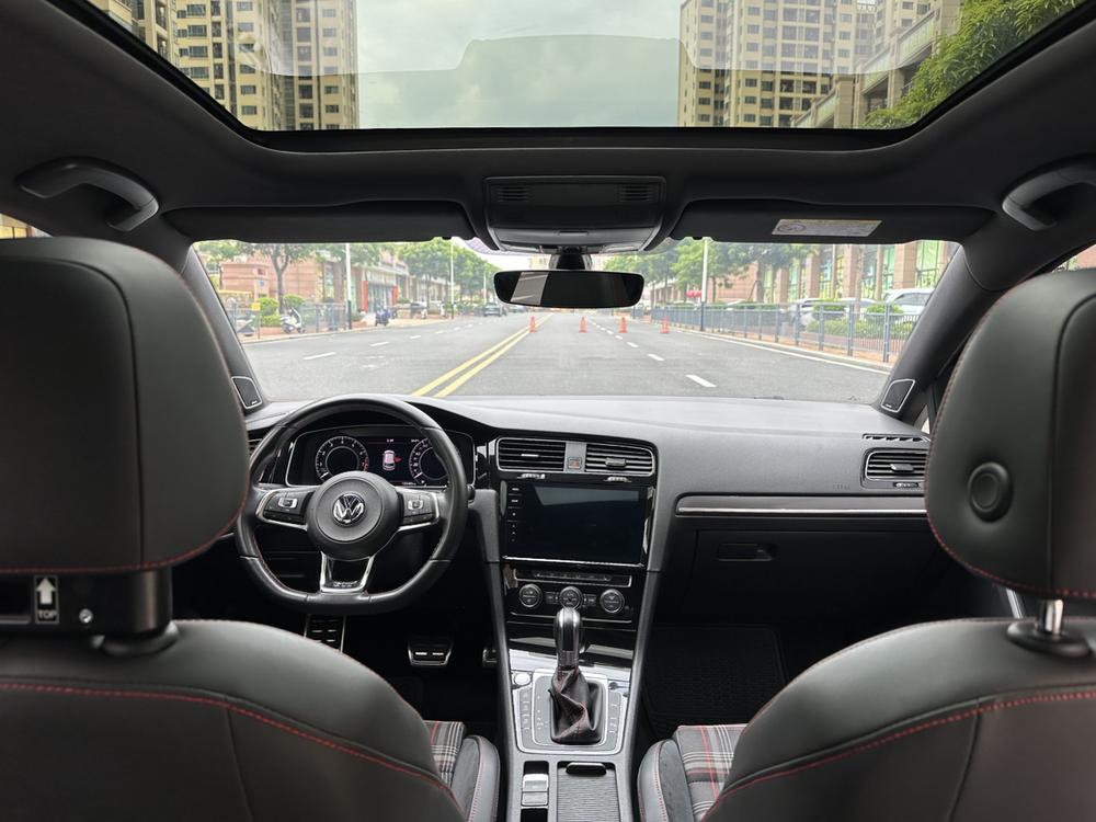Volkswagen Golf GTI