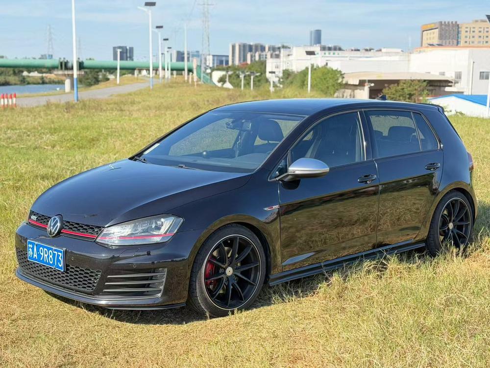 Volkswagen Golf GTI