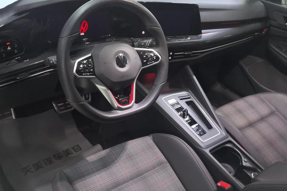 Volkswagen Golf GTI