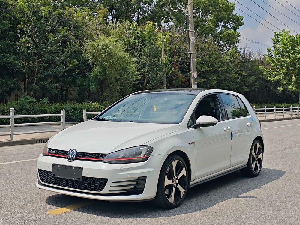 Volkswagen Golf GTI