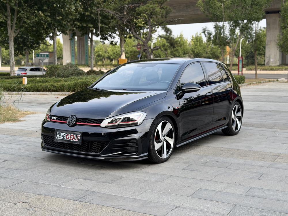 Volkswagen Golf GTI