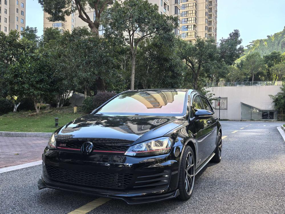 Volkswagen Golf GTI