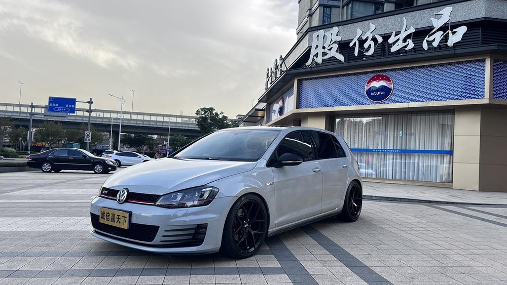 Volkswagen Golf GTI