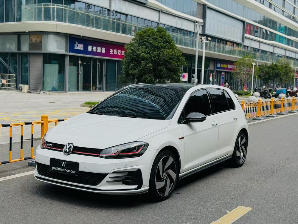 Volkswagen Golf GTI