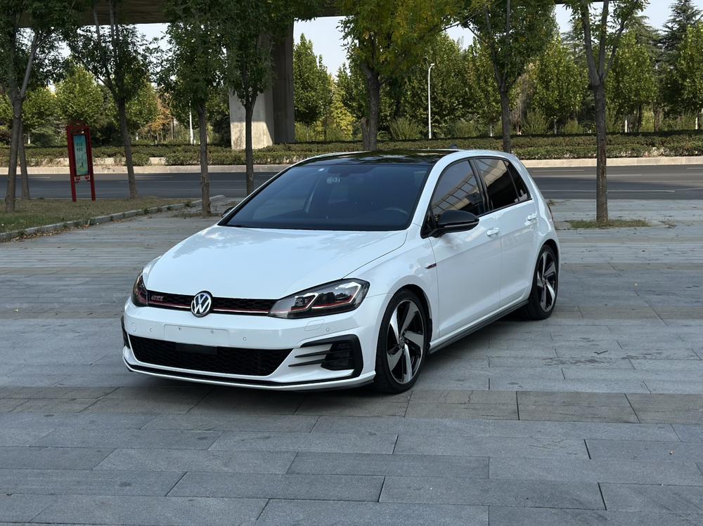 Volkswagen Golf GTI