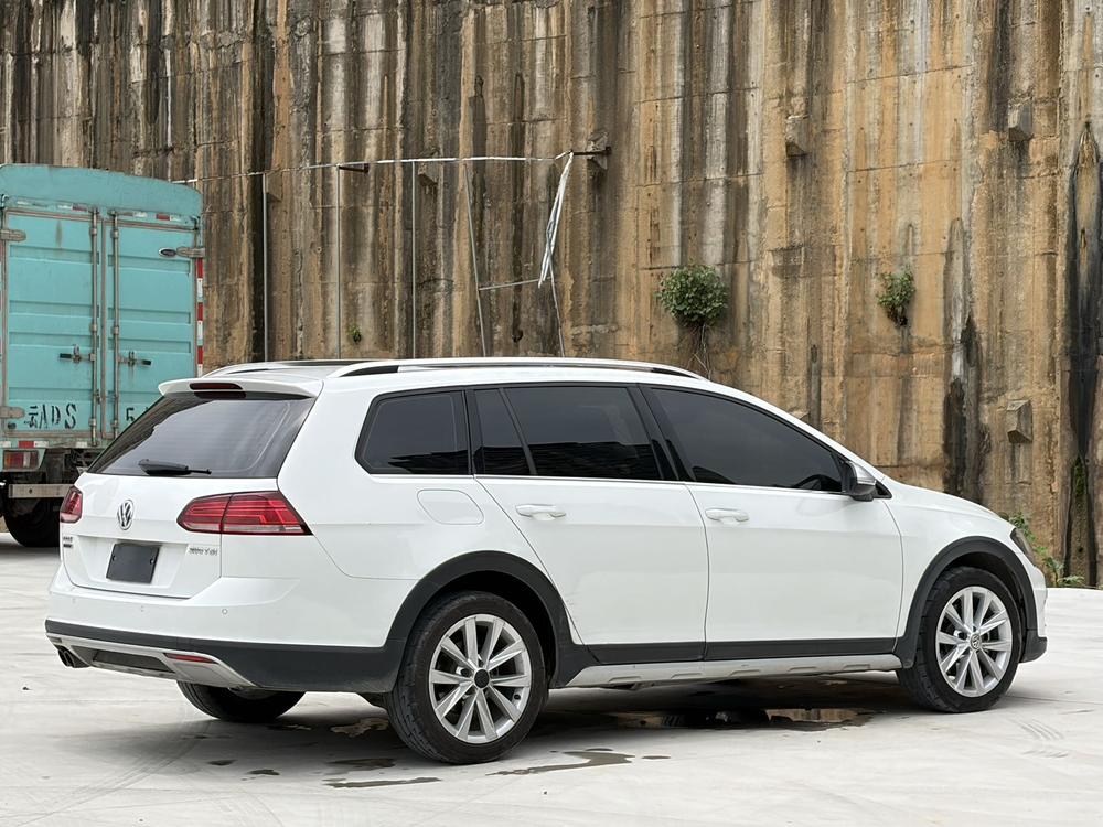 Volkswagen Golf (Import)