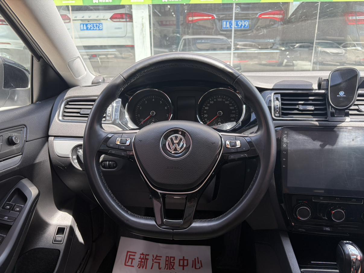 Volkswagen Sagitar