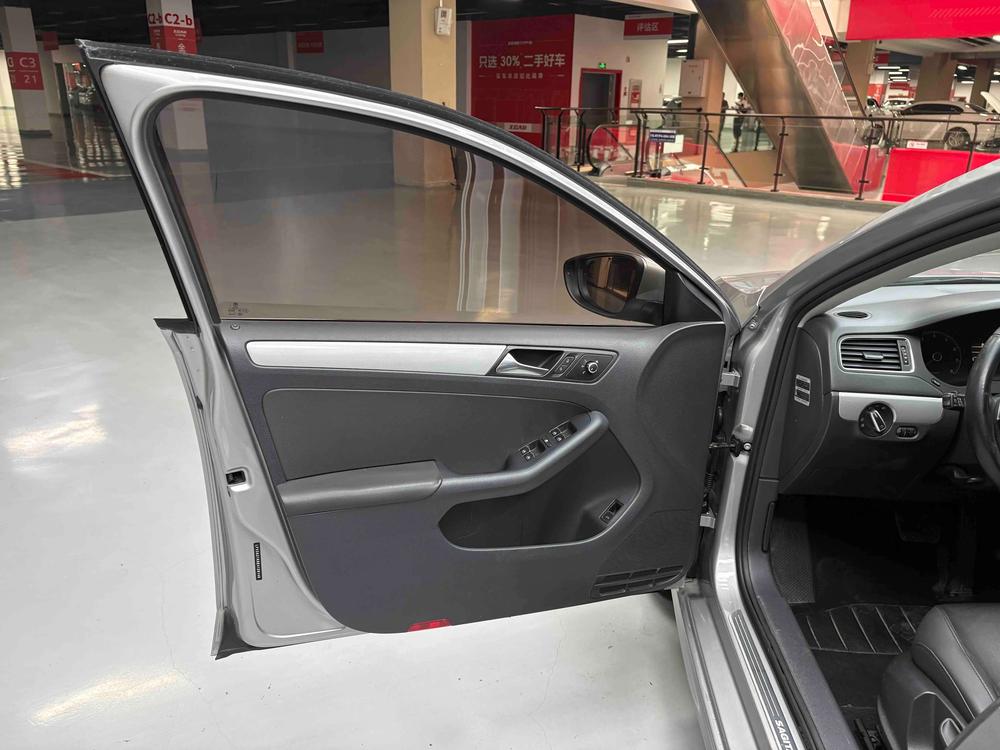 Volkswagen Sagitar