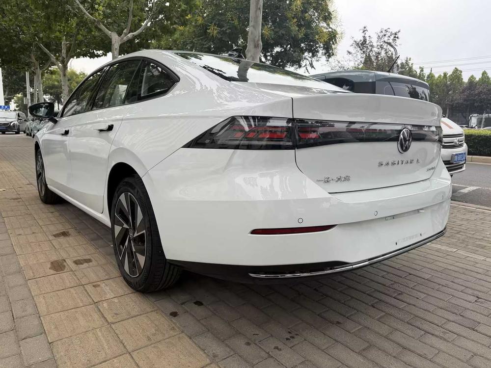 Volkswagen Sagitar