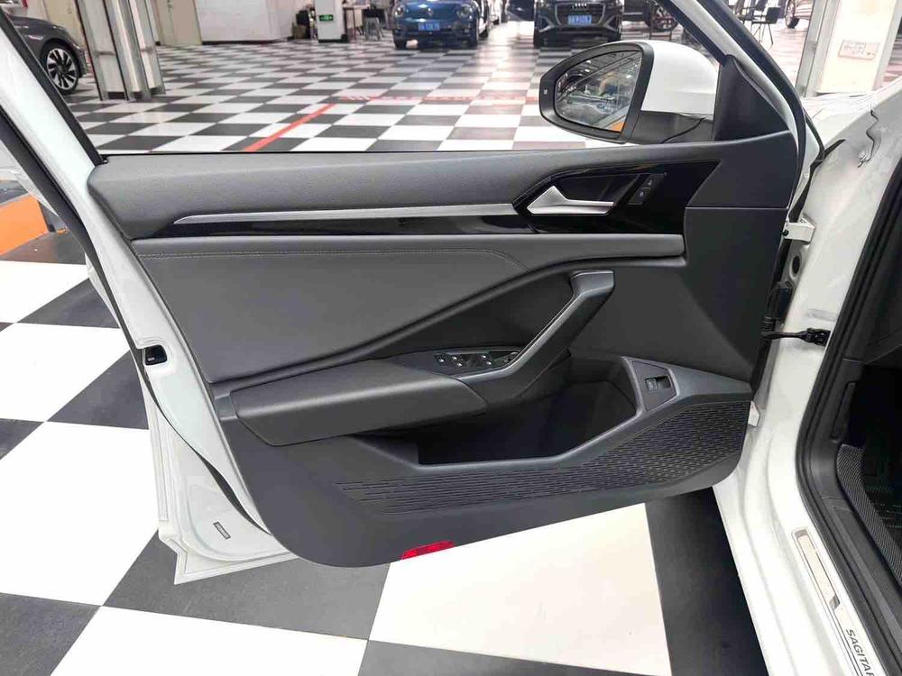 Volkswagen Sagitar