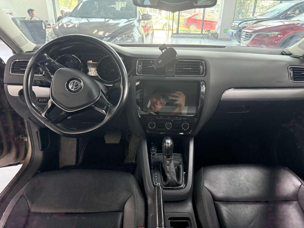 Volkswagen Sagitar
