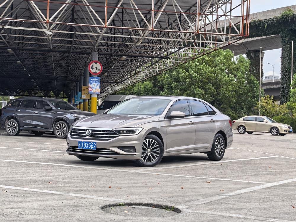 Volkswagen Sagitar