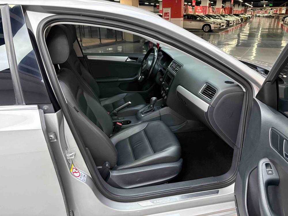 Volkswagen Sagitar