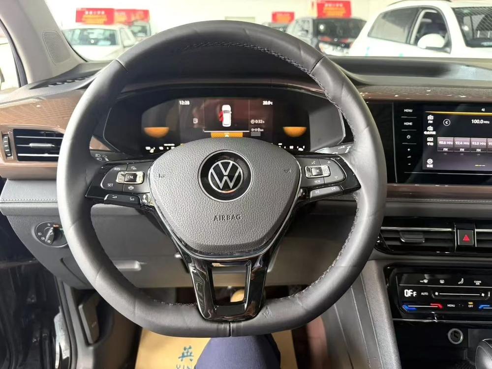 Volkswagen Tharu
