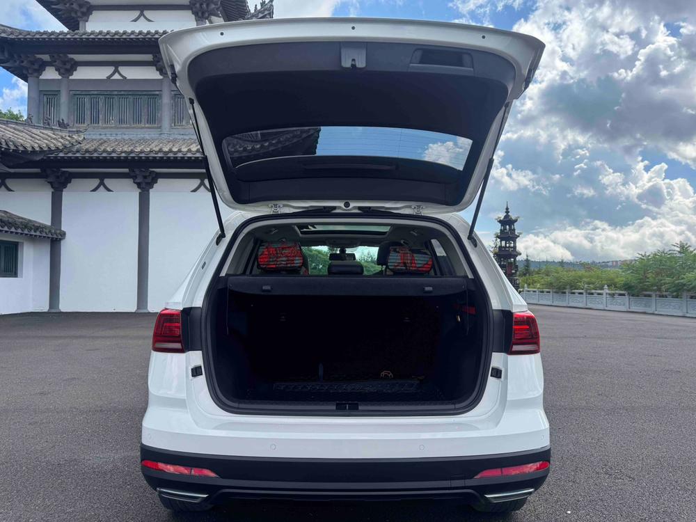 Volkswagen Tharu