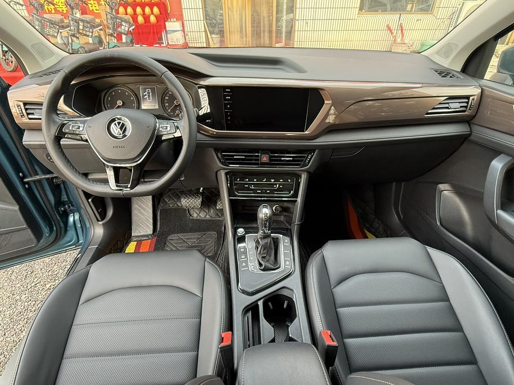 Volkswagen Tharu
