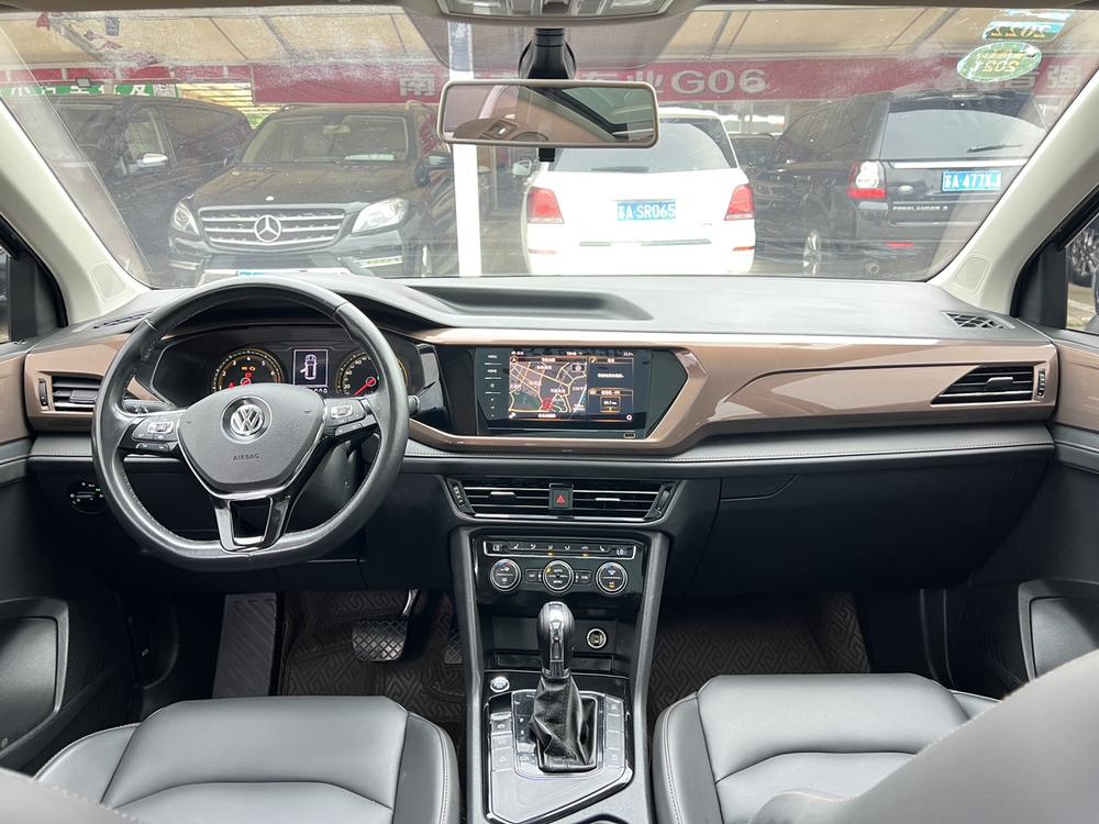 Volkswagen Tharu