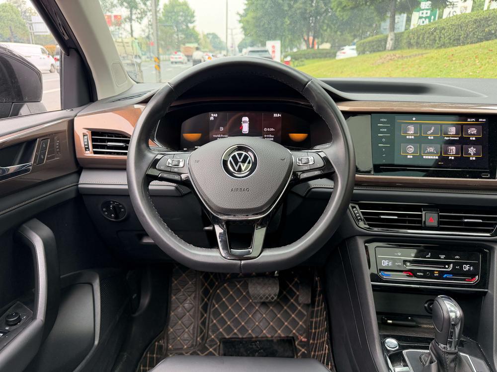 Volkswagen Tharu