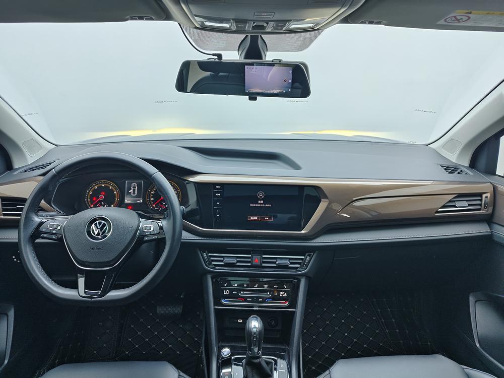 Volkswagen Tharu