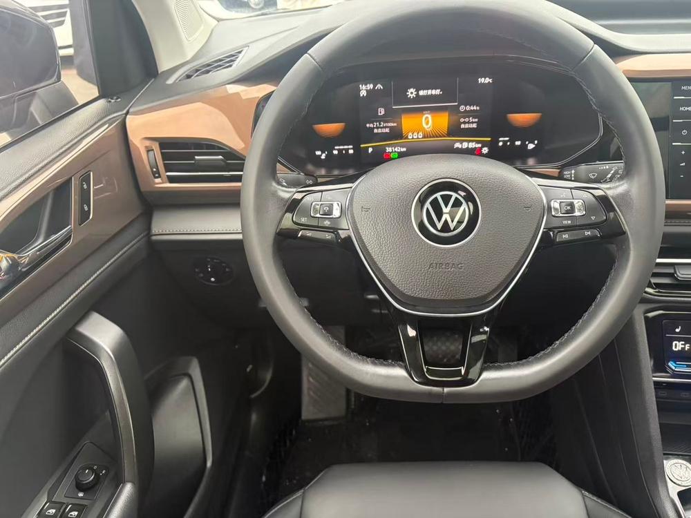 Volkswagen Tharu