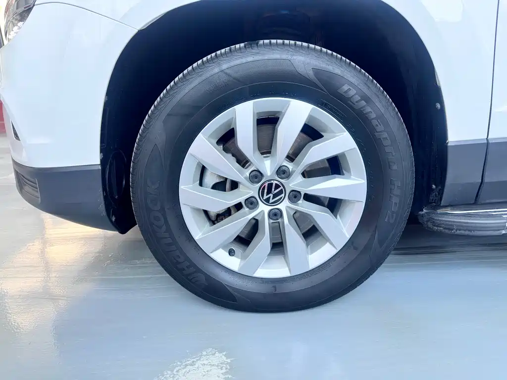 Volkswagen Tharu