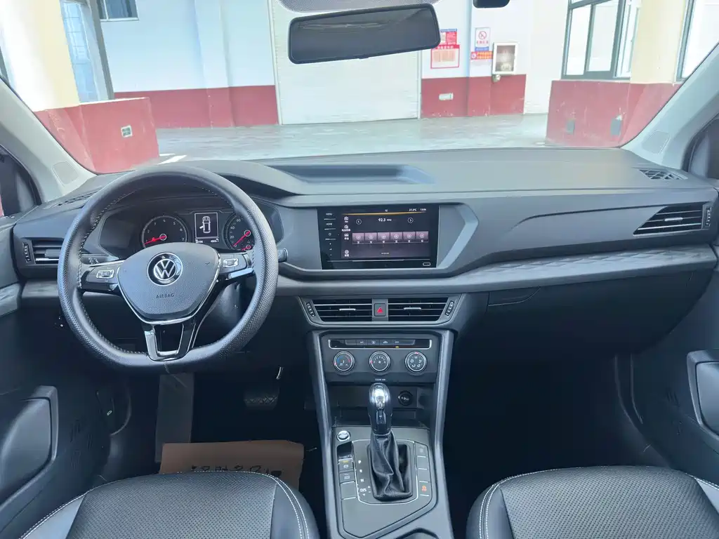 Volkswagen Tharu