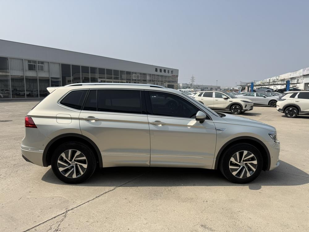 Volkswagen Tiguan L PHEV