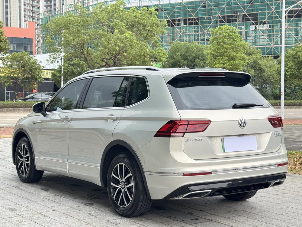 Volkswagen Tiguan L PHEV