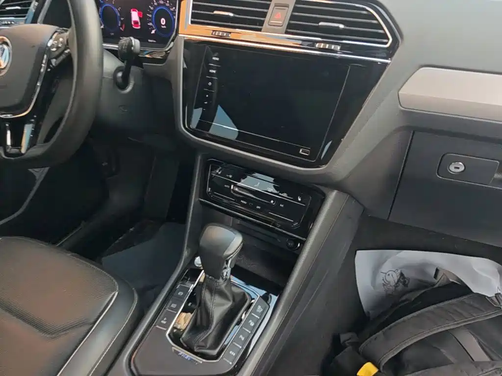 Volkswagen Tiguan L PHEV
