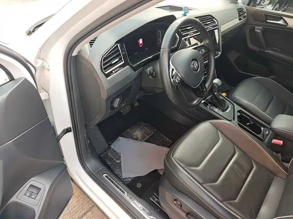 Volkswagen Tiguan L PHEV